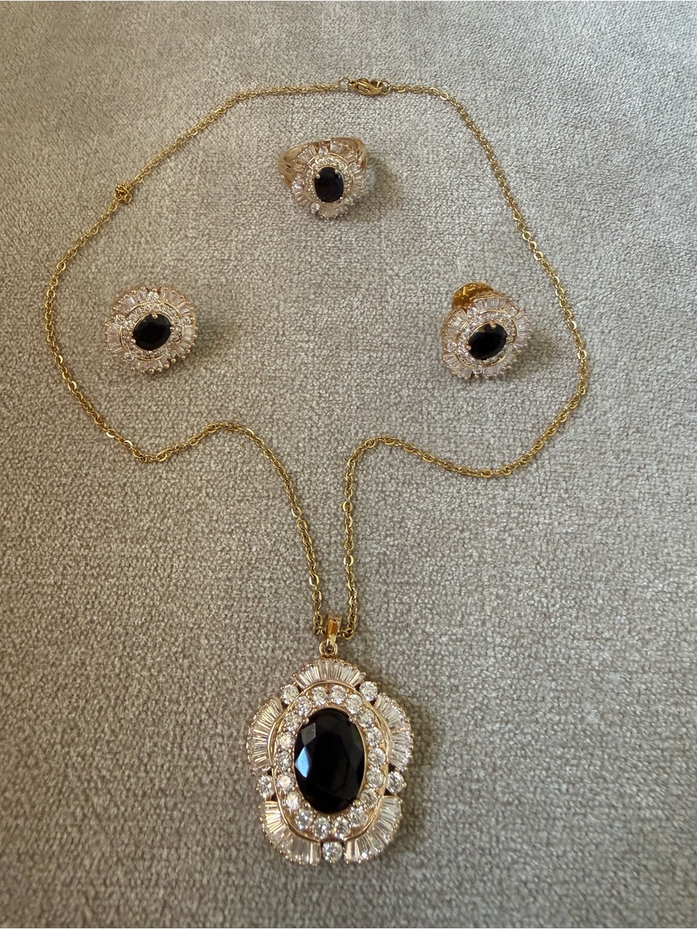 Gold-Tone Black Oval Pendant Necklace — Women's Fashion Jewelry
